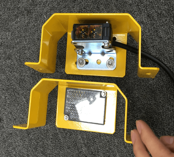 快速卷簾門出現(xiàn)“安全2”的解決辦法插圖1 快速卷簾門出現(xiàn)“安全2”的解決辦法插圖1